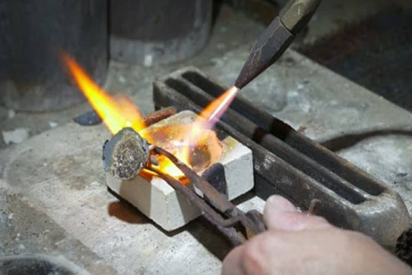 استفاده از فلزات مرطوب یا آلوده